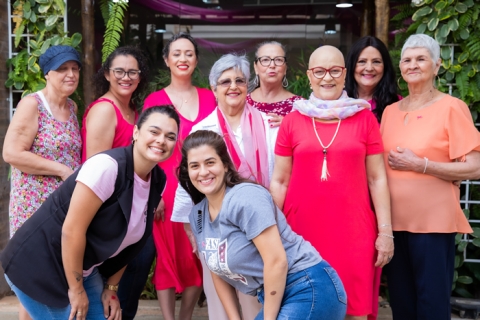 Campanha Outubro ms da sade da mulher valoriza mulheres em tratamento quimioterpico